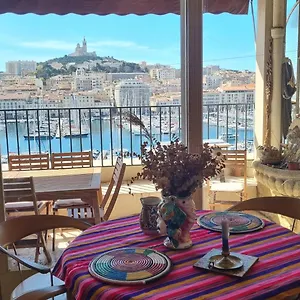 Appartement Grand T2 Surplombant Le Vieux Port, Marseille